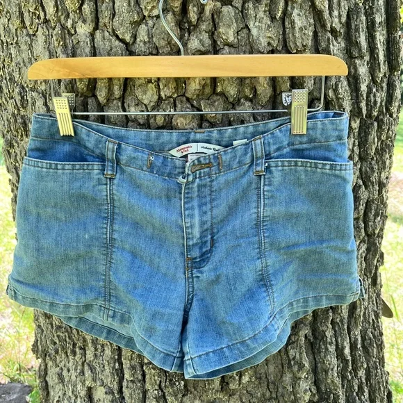 Abercrombie and Fitch Denim Shorts in size 0 - Picture 3 of 5